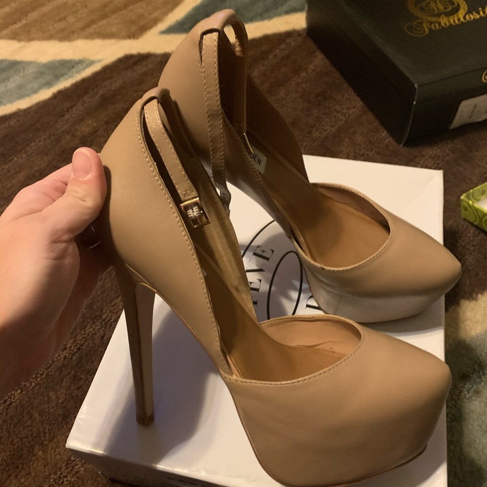 Nude/Tan Steve Madden Deeny Heels